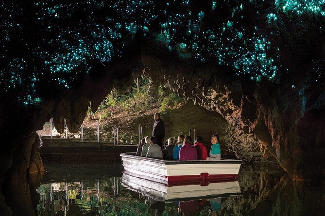 Auckland to Rotorua, Hobbiton and Waitomo 1 Way Small Group Tour - Luggage, fitness, and practical planning
