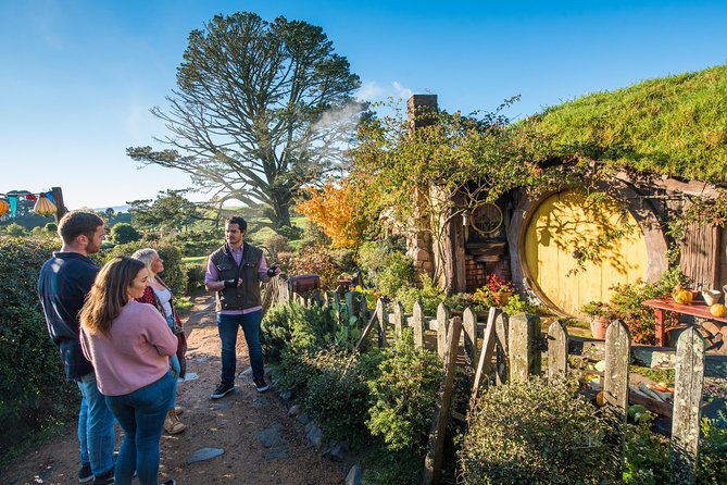 Auckland to Rotorua via Hobbiton Movie Set Tour - One Way - Leaving Auckland for the Shire