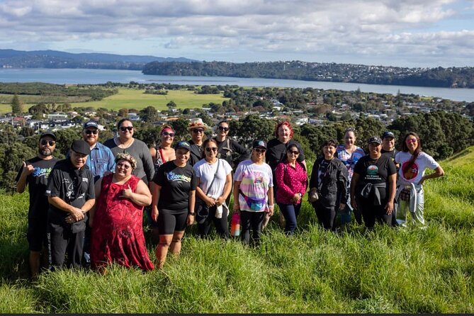 Auckland Urban Māori Experience with Transportation - The haka, without reducing it to a photo stop
