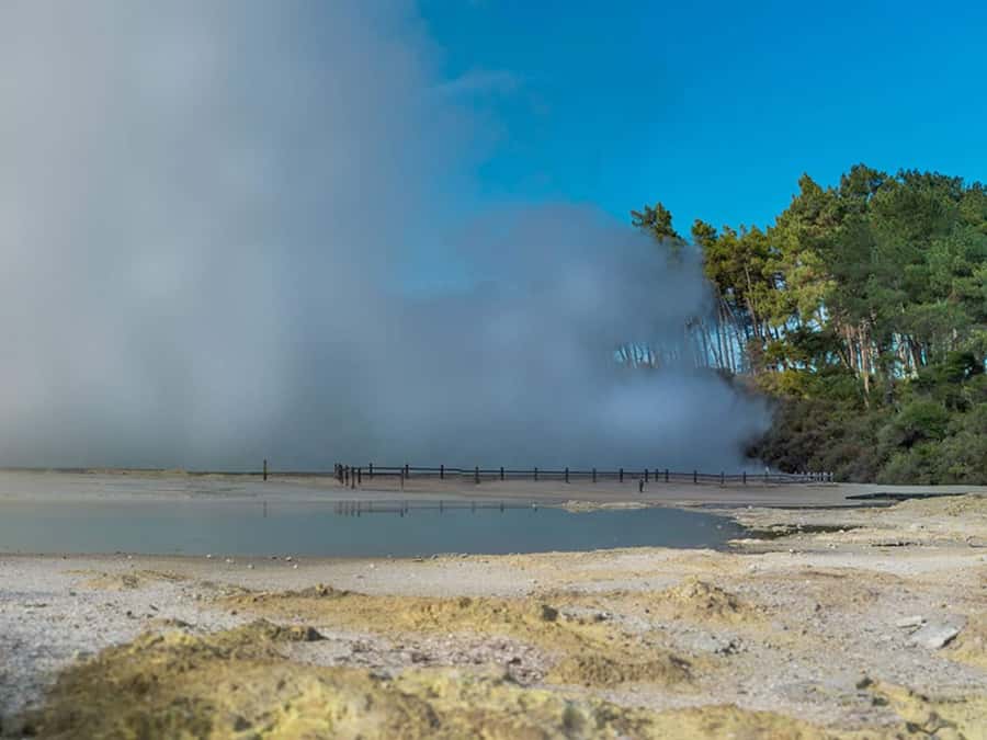 Auckland: Wai-O-Tapu, Maori Haka & Hot Springs Rotorua Tour - Blue and Green Lakes on the Rotorua route