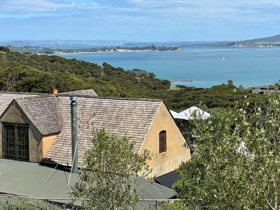 Auckland: Waiheke Island Luxury Experience Private Tour - Lunch with an island view