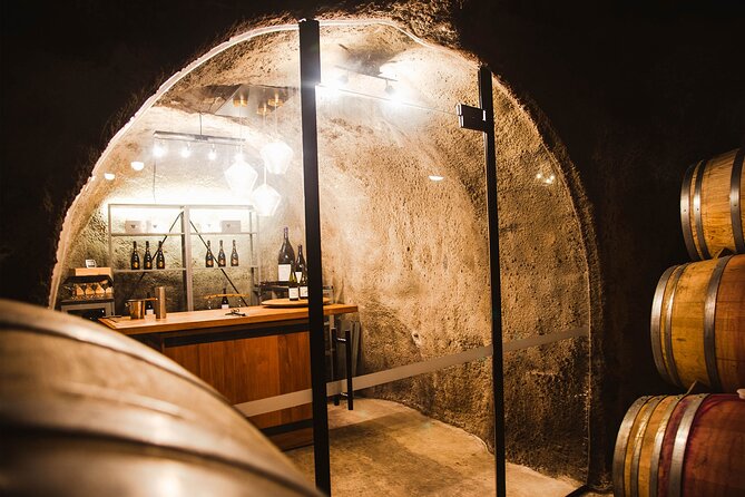 Award Winning Premium Wine Tour Queenstown Tasting at 4 Wineries - Kinross brings several labels and the day’s food stop