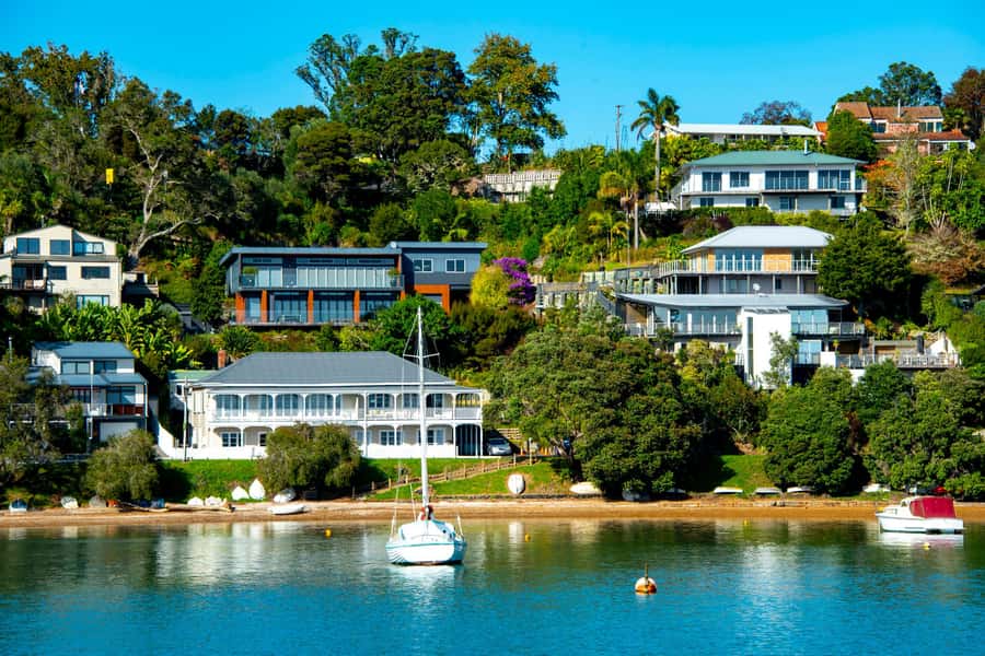 Bay of Islands: 1 Hour Scenic Bay of Islands Tour - Haruru Falls in a 15-minute stop