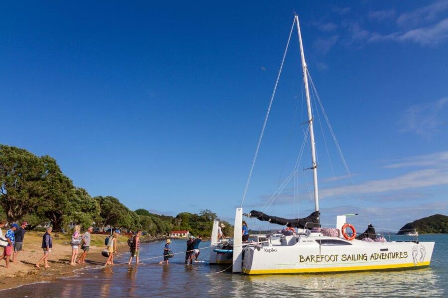 Bay of Islands 2-Hour Sundowner Evening Sailing Cruise - What the crew adds to the experience
