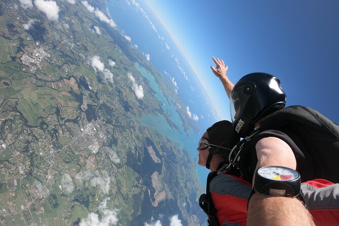 Bay of Islands: 9000ft Skydive - Reading the Bay of Islands from above