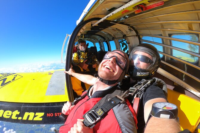 Bay of Islands: 9000ft Skydive - Cape Brett, the Hole in the Rock, and distant sights