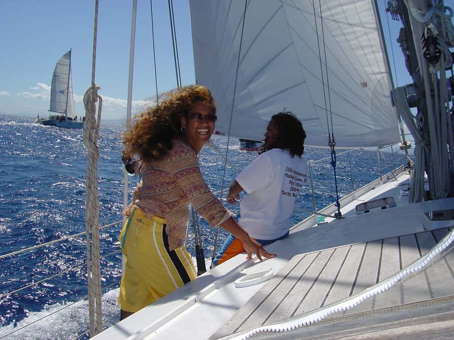 Bay of Islands: Awesome Day Sailing Tour with Island Stop - Sailing past lava, caves, and island habitats