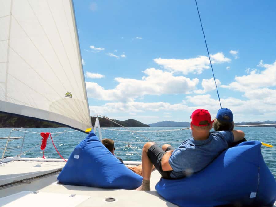 Bay of Islands: Day Sailing Cruise with Island Stop & Lunch - Setting sail through the Bay of Islands