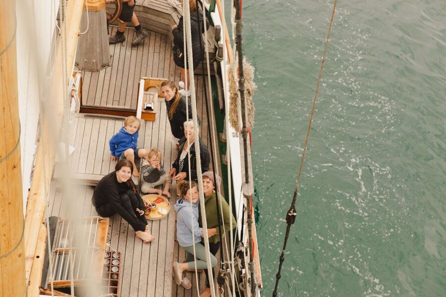 Bay of Islands: Late Afternoon Sailing Cruise - Hoisting sails and learning how the ship works