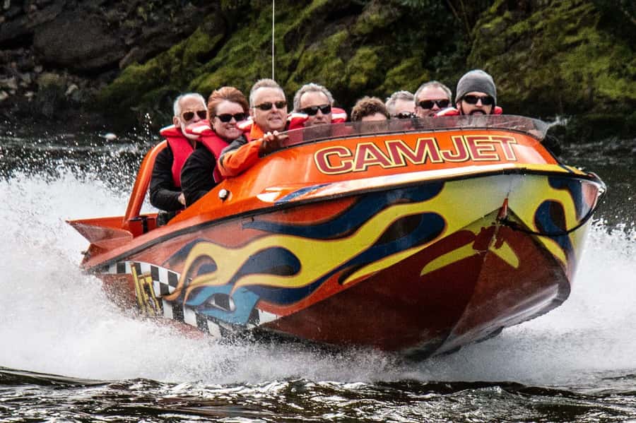 Cambridge Waikato New Zealand: Tour -45 Min Extreme Jet Boat - The Waikato River ride begins at Dominion Avenue