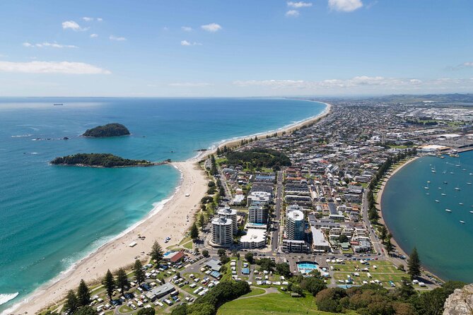 Cathedral Cove & Hot Water Beach with Lunch from Auckland - How the guides shape the day