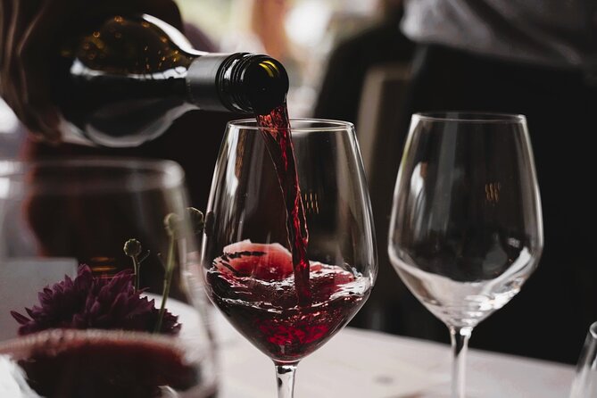 Central Otago Wine Tour Small Group, Expert Guide & Scenic Views - Kinross sets the tone with the first tasting