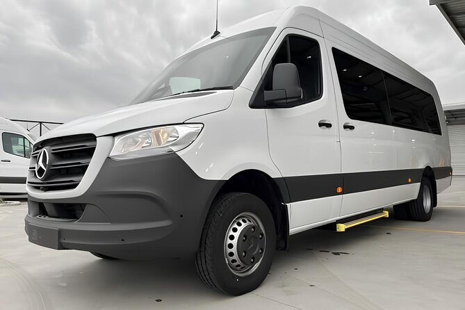 Christchurch International Airport To/From City Center Transfer - The 30 to 40 minute ride into Christchurch