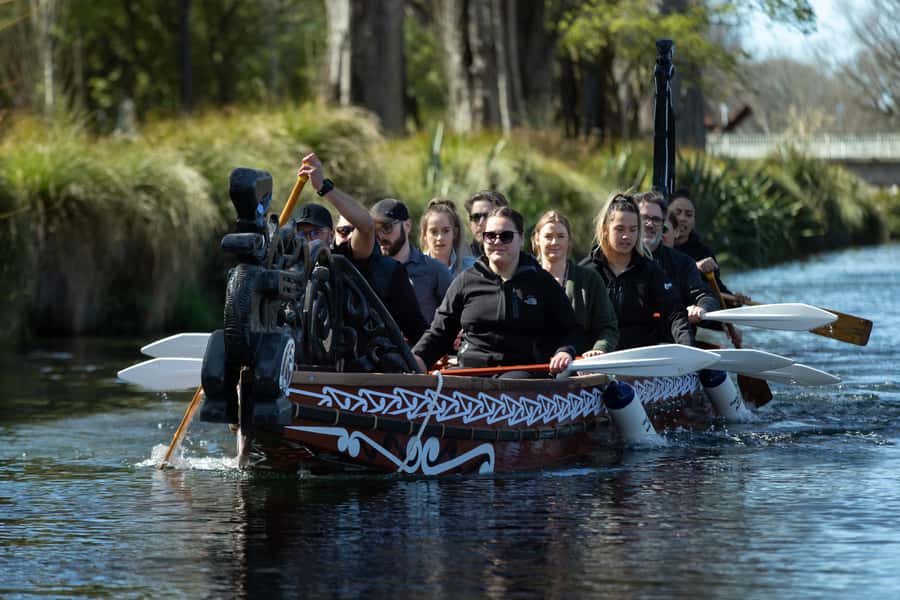 Christchurch: Waka Paddling Experience on the Avon River - Who should book this experience?