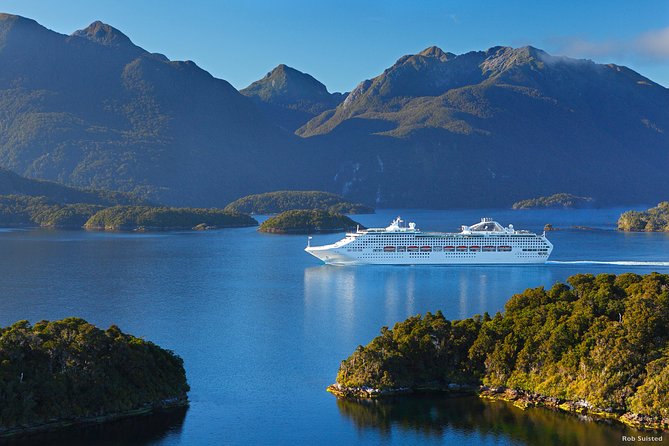 Coastal Pacific Train Journey from Picton to Christchurch - The café carriage and what to bring