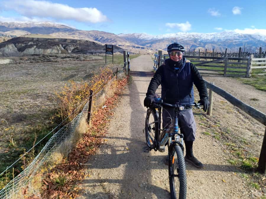 Cromwell: Lake Dunstan Trail Bike Rental and Luxury Shuttle - Fitness, safety, and who should book