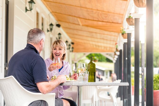 Cruise and Lunch at Furneaux Lodge - Making the most of the four-hour lodge stop