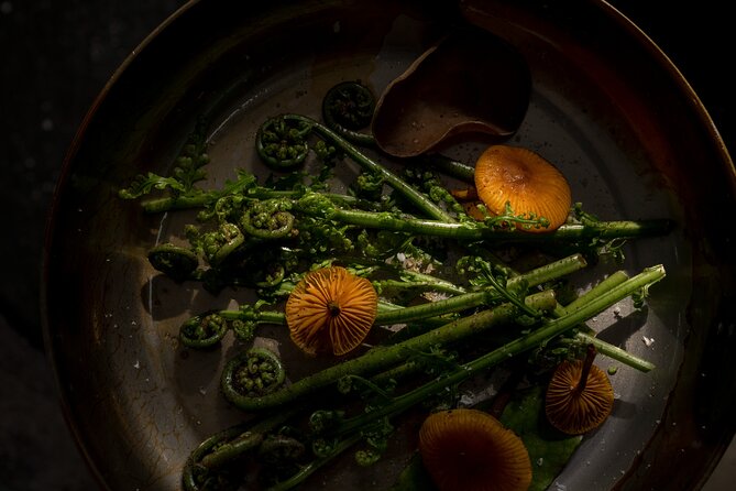 Cultural Experience & Seasonal Māori Cuisine at Te Pā Tū - How the guide affects the evening
