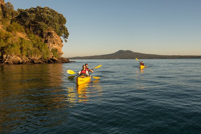 Day sea kayak tour Rangitoto Island - Paddling out from St. Heliers toward Rangitoto