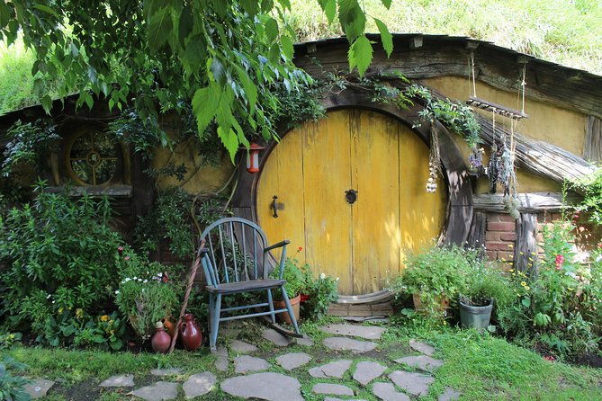 Day Tour Hobbiton + Rotorua from Auckland in Luxury Minibus - How much time you really spend in transit