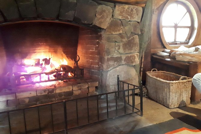 Day Tour Hobbiton + Rotorua from Auckland in Luxury Minibus - The 6:25 am pickup and the road south