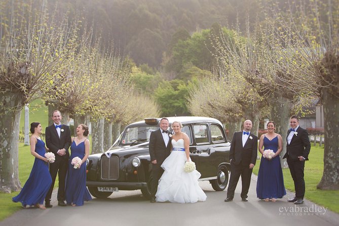 Deco City Black Cab Tours and Shuttles - A black cab introduction to Napier