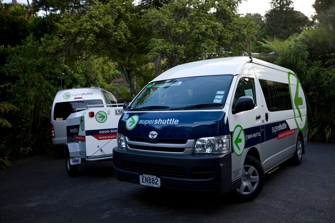 Departure Transfer: Auckland Central City Centre to Auckland Airport - Shared minivans, luggage, and comfort
