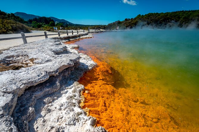 Devil's Bath Experience - Private Tour to Wai-O-Tapu & Lake Taupo - Lake Taupō gives the day some breathing room