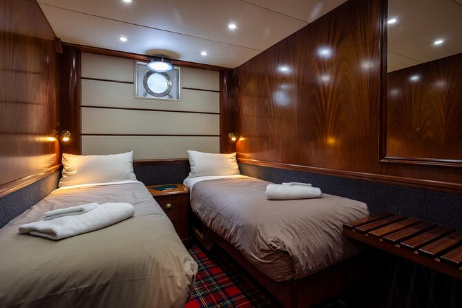 Doubtful Sound Overnight Cruise - From Lake Manapouri to Wilmot Pass
