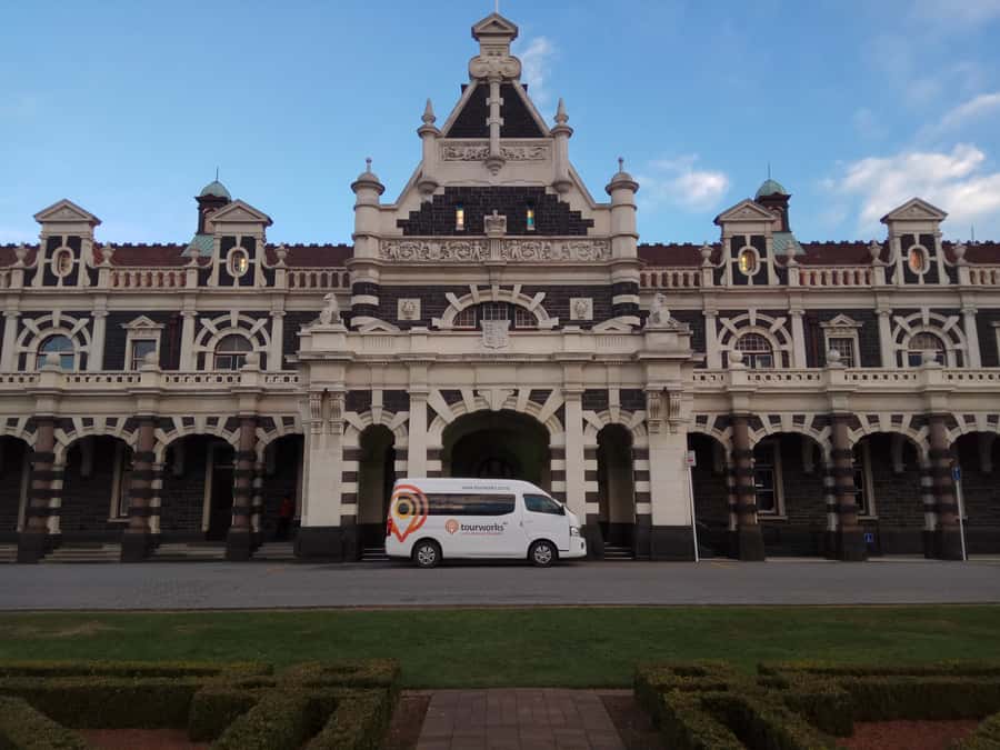 Dunedin City & Coastal Views 3-Hour Small-Group Tour - Baldwin Street, where the photo is easier than the climb