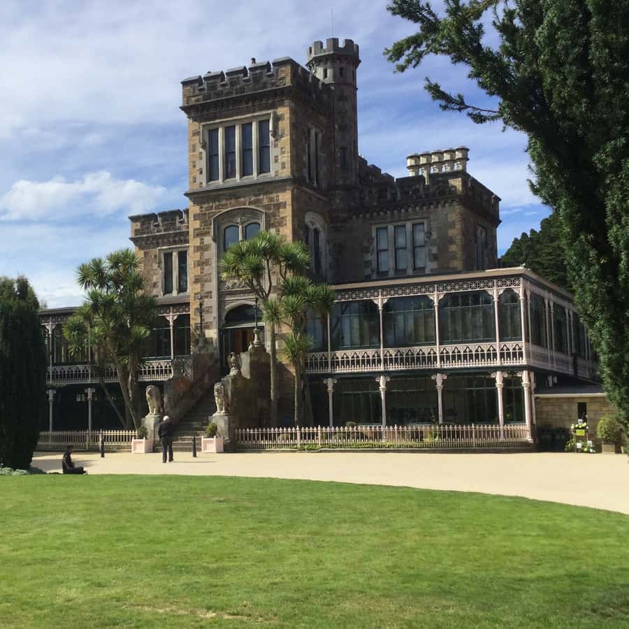 Dunedin: Peninsula with Lanarch Castle gardens & Olveston - A six-hour introduction to Dunedin