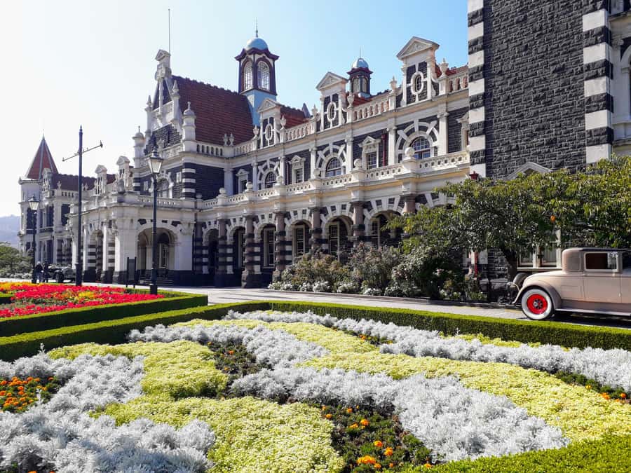 Dunedin: Peninsula with Lanarch Castle gardens & Olveston - What $173 buys you