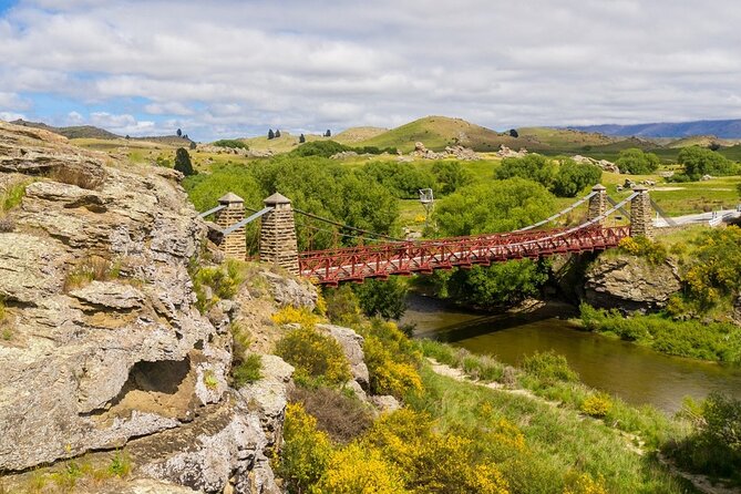 Dunedin to Queenstown One Way Tour Including Taieri Gorge Train - Changing trains for a road trip at Pukerangi