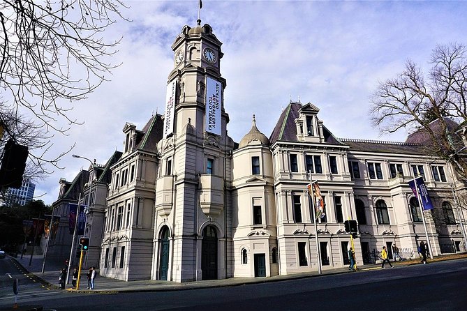 Explore Auckland: Self Guided Audio Tour - Meet Sir Dove-Myer Robinson in bronze