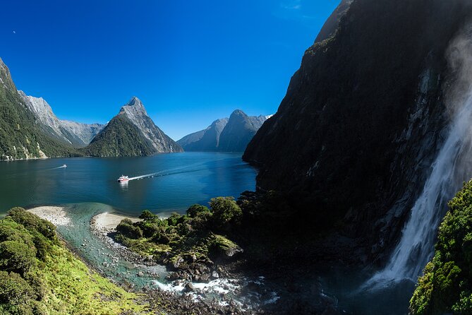 Fiordland Heli-hike from Te Anau - Walking from the Luxmore Hut toward Luxmore Summit