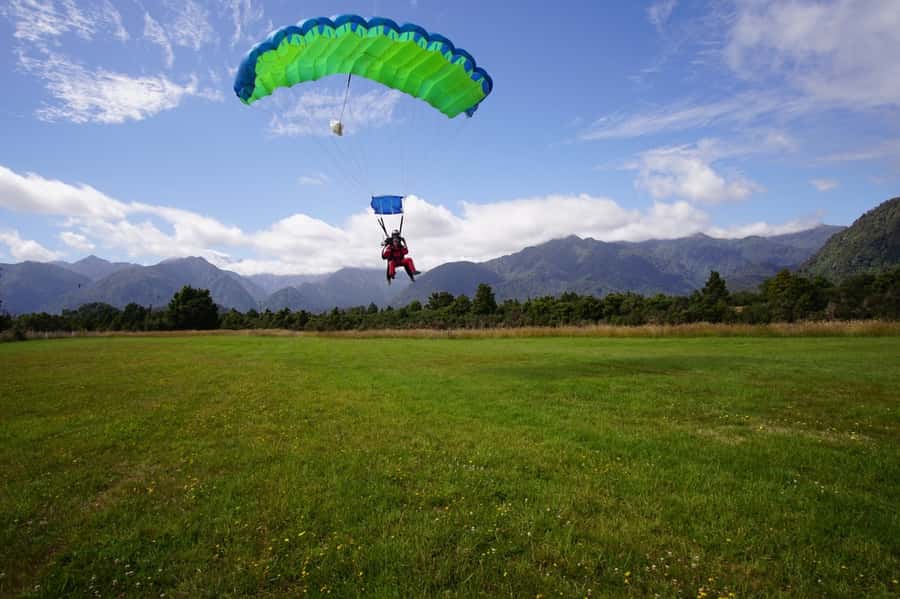 Franz Josef: 13,000ft, 16,500ft or 18,000ft Skydive - The view changes as you fall