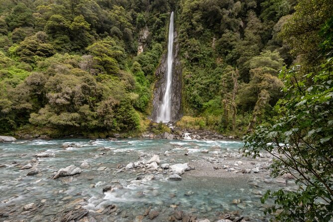 Franz Josef to Queenstown Small Group Tour via Wanaka 1 -Way - Lake Hāwea and the road through Haast Pass