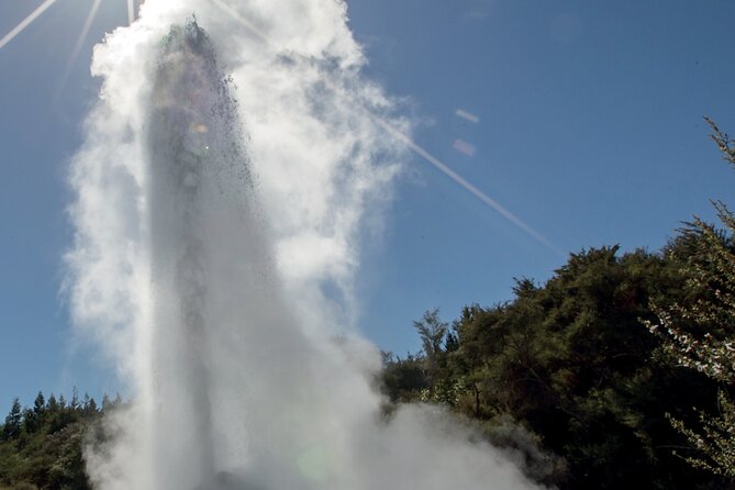 From Auckand: Waiotapu and Polynesian Spa Rotorua Day Tour - A short look at Rotorua’s city center