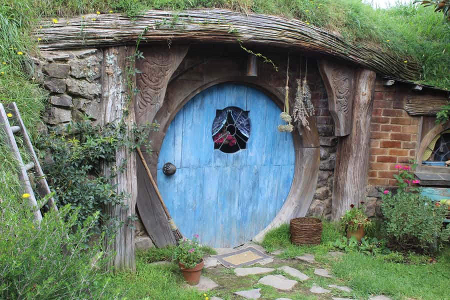 From Auckland: Hobbiton Afternoon Tour - The Rotorua option can improve a larger New Zealand itinerary