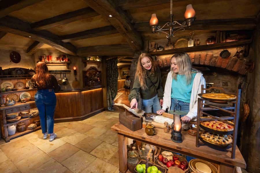 From Auckland: Hobbiton Movie Set Trip with Guided Tour - Key points to know before booking