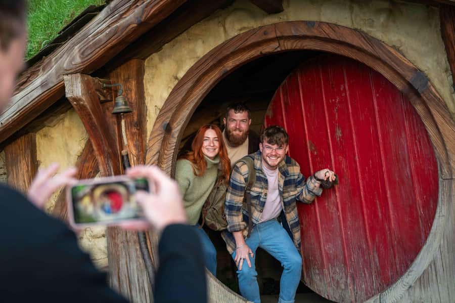From Auckland: Hobbiton Movie Set Trip with Guided Tour - The Waikato drive and photo stops