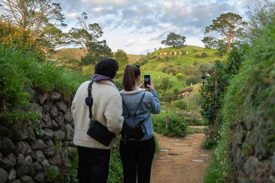 From Auckland: Hobbiton Movie Set Trip with Guided Tour - The early Auckland pickup