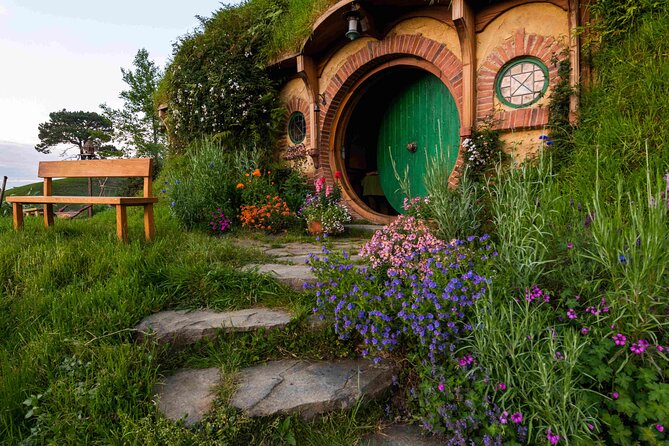 From Auckland:Hobbiton Movie Set & Waitomo Caves Small Group Tour - Inside Waitomo’s limestone caves