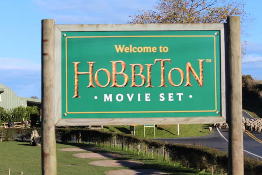 From Auckland: Hobbiton & Rotorua Tour with Lunch at Te Puia - Key points at a glance