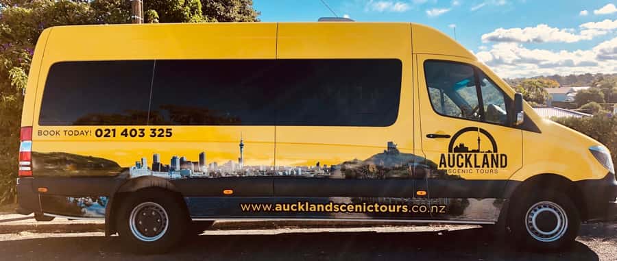 From Auckland: Hobbiton & Waitomo Caves Day Trip with Lunch - Should you book it?