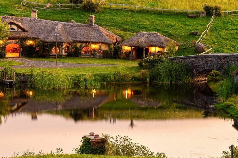 From Auckland: Hobbiton & Waitomo Caves Full-Day Trip - What to bring for a smoother day
