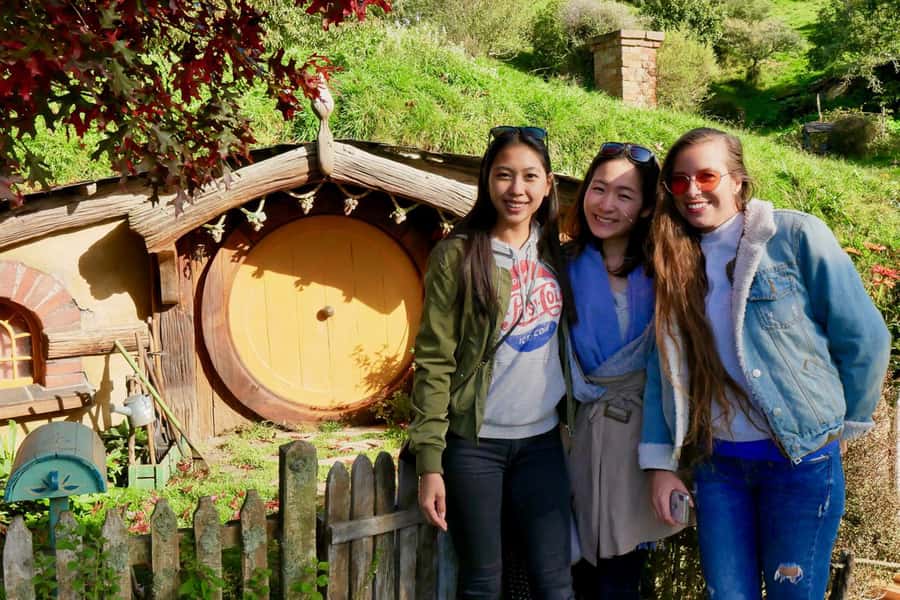 From Auckland: Hobbiton & Waitomo Caves Full-Day Trip - Why this combination works so well