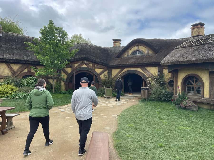From Auckland: Hobbiton, Waitomo Caves & Kiwi House Tour - Is $257 per person good value?