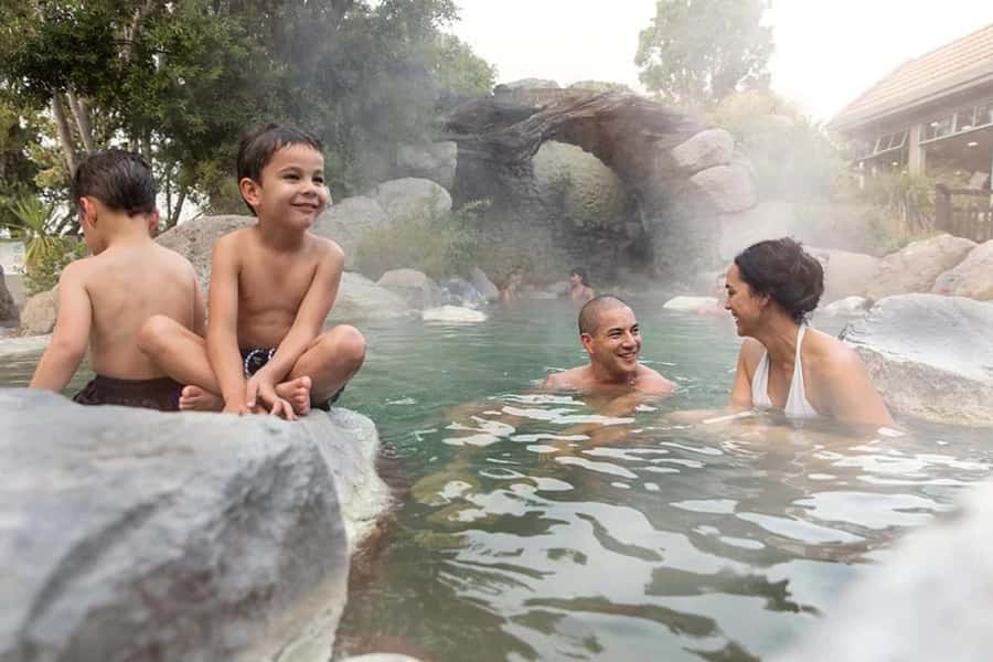From Auckland: Wai-O-Tapu & Polynesian Spa Rotorua Day Tour - Why the guide can make or break this day