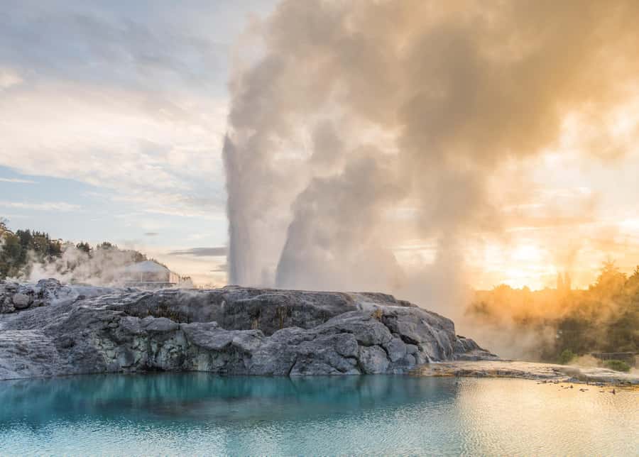 From Auckland: Waitomo Glow Worm Caves & Rotorua Tour - Pohutu Geyser and Rotorua’s thermal power